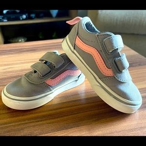 Great used condition- worn less than 5 times